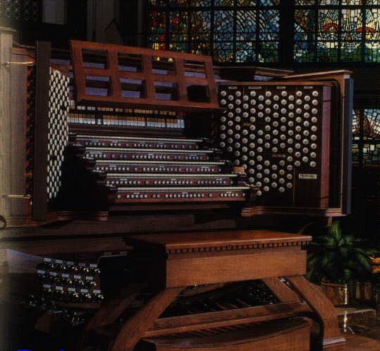 Organ console